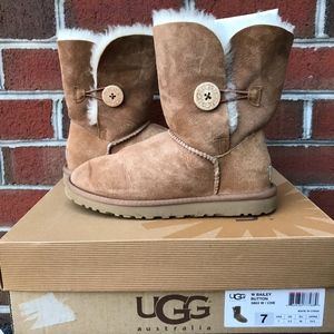 UGGS w/ Bailey Button